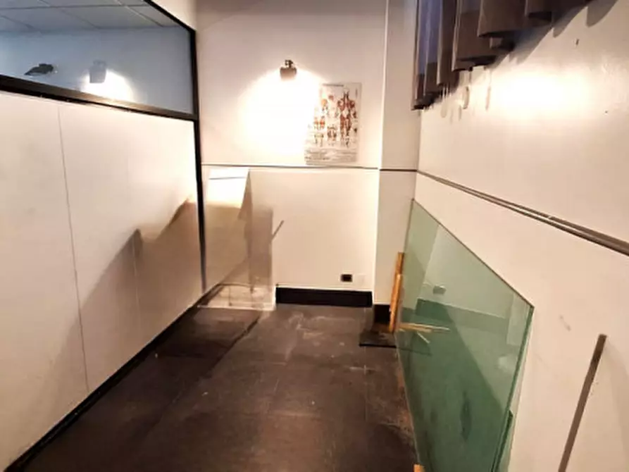 Immagine 13 di Negozio in affitto  in Via Principe di Paternò 48 a Palermo