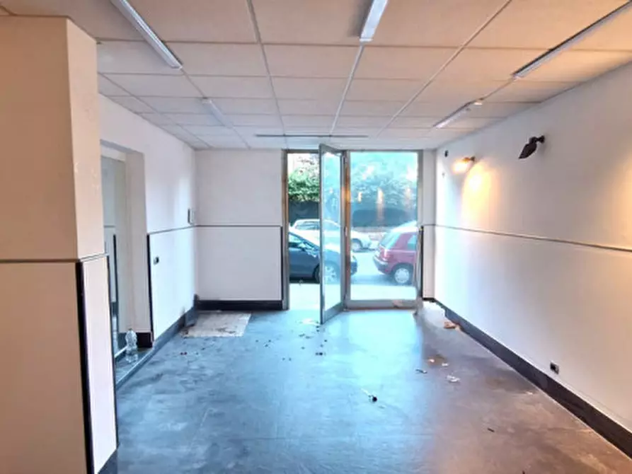 Immagine 18 di Negozio in affitto  in Via Principe di Paternò 48 a Palermo