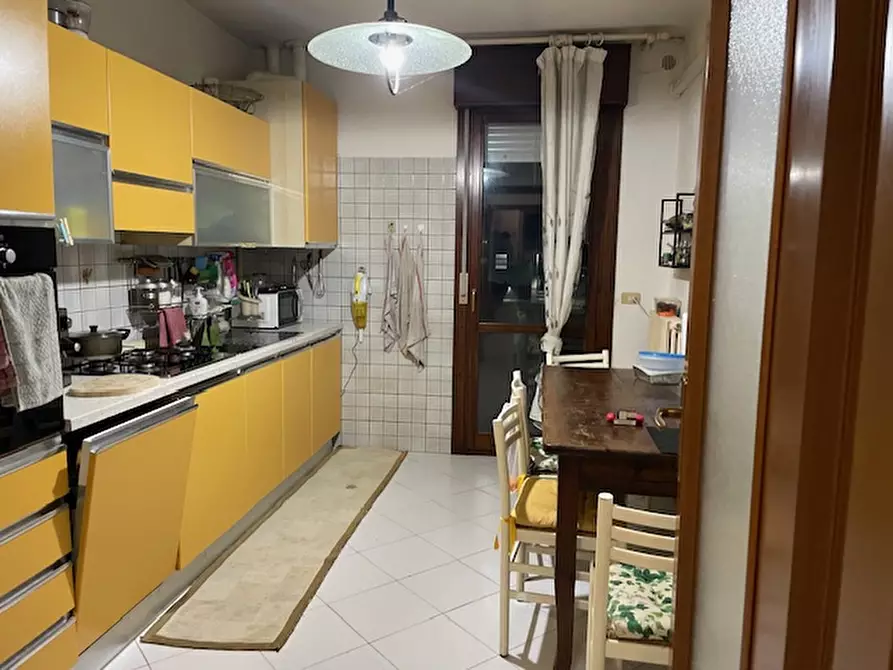 Immagine 3 di Appartamento in vendita  in viale caduti di fani a Fosso'