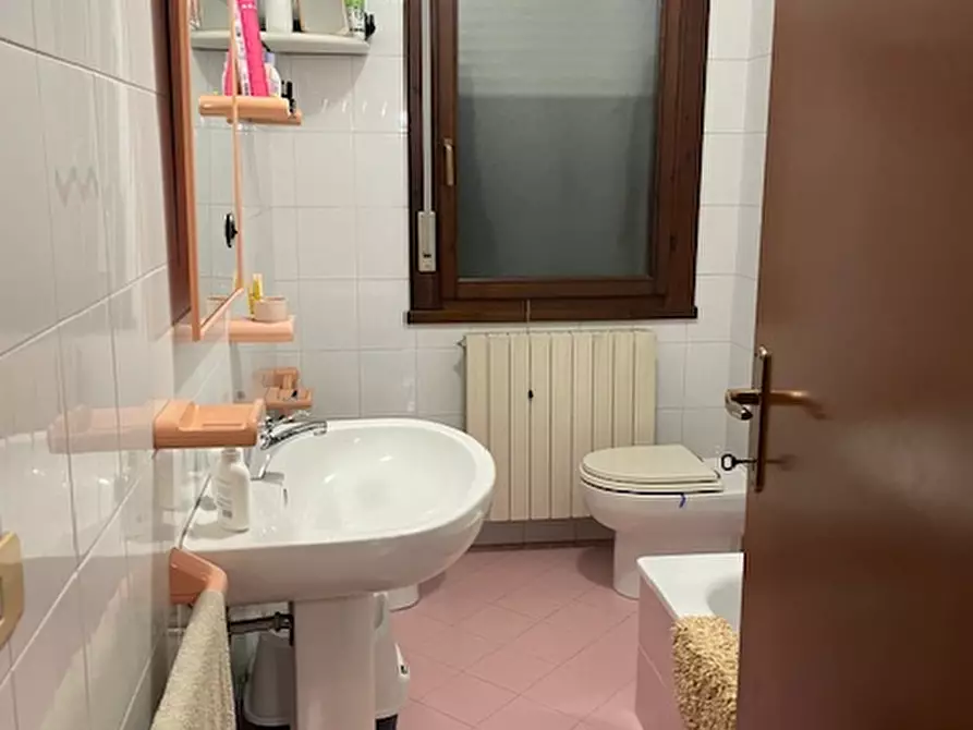 Immagine 9 di Appartamento in vendita  in viale caduti di fani a Fosso'