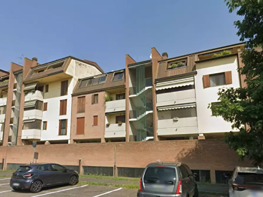 Immagine 1 di Garage in vendita  in Via Leonardo da Vinci a Assago