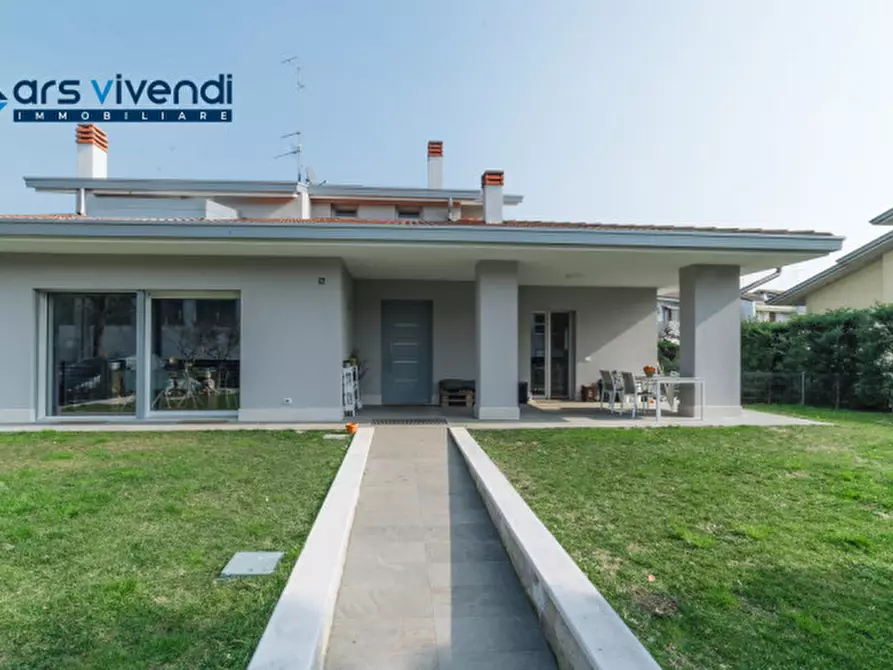 Immagine 1 di Villa in vendita  a Zevio