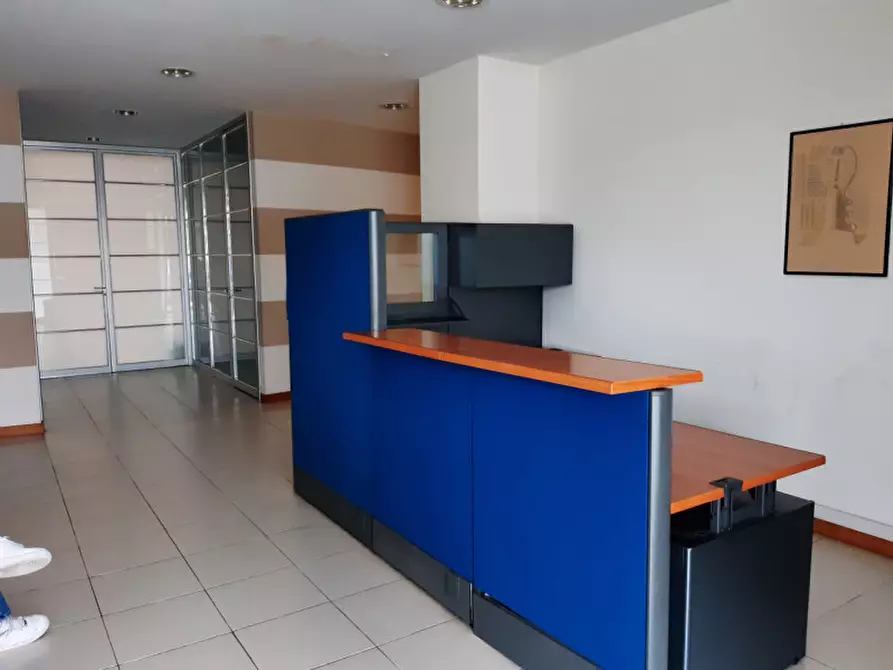 Immagine 1 di Ufficio in affitto  in via moretti a Macerata