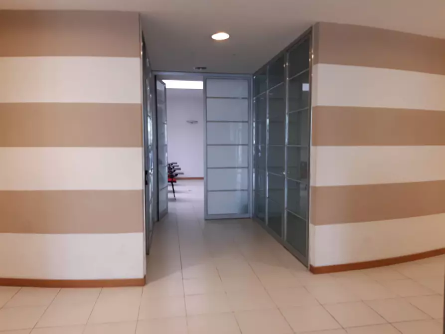 Immagine 2 di Ufficio in affitto  in via moretti a Macerata
