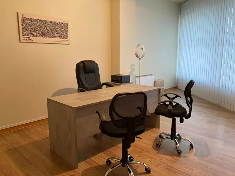 Immagine 4 di Ufficio in affitto  in via moretti a Macerata