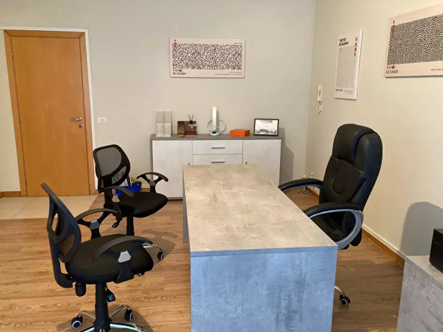 Immagine 6 di Ufficio in affitto  in via moretti a Macerata