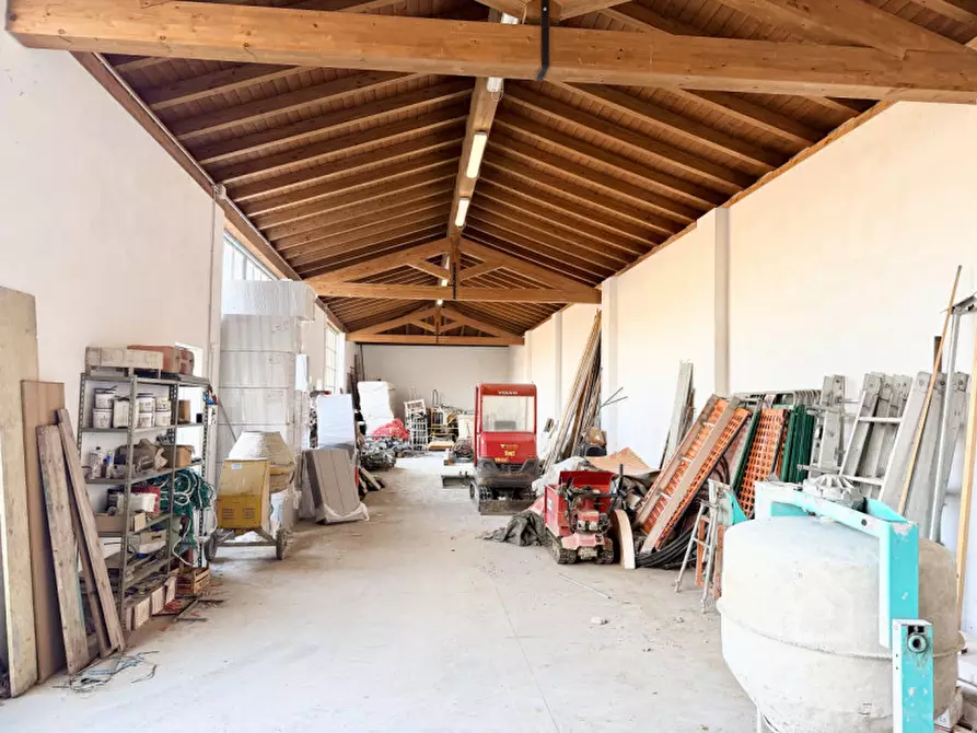 Immagine 11 di Rustico / casale in vendita  in Strada Pozzo 23 a Chivasso