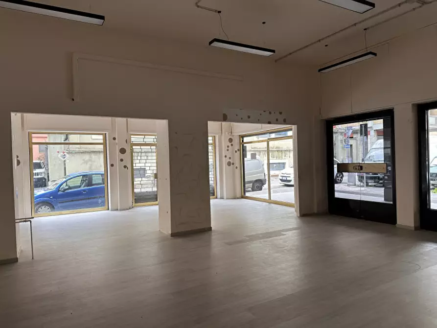 Immagine 1 di Negozio in vendita  in Via Armellini a Terni