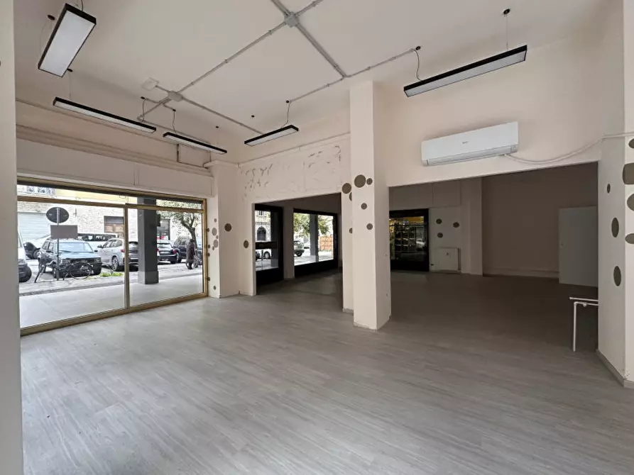 Immagine 3 di Negozio in vendita  in Via Armellini a Terni