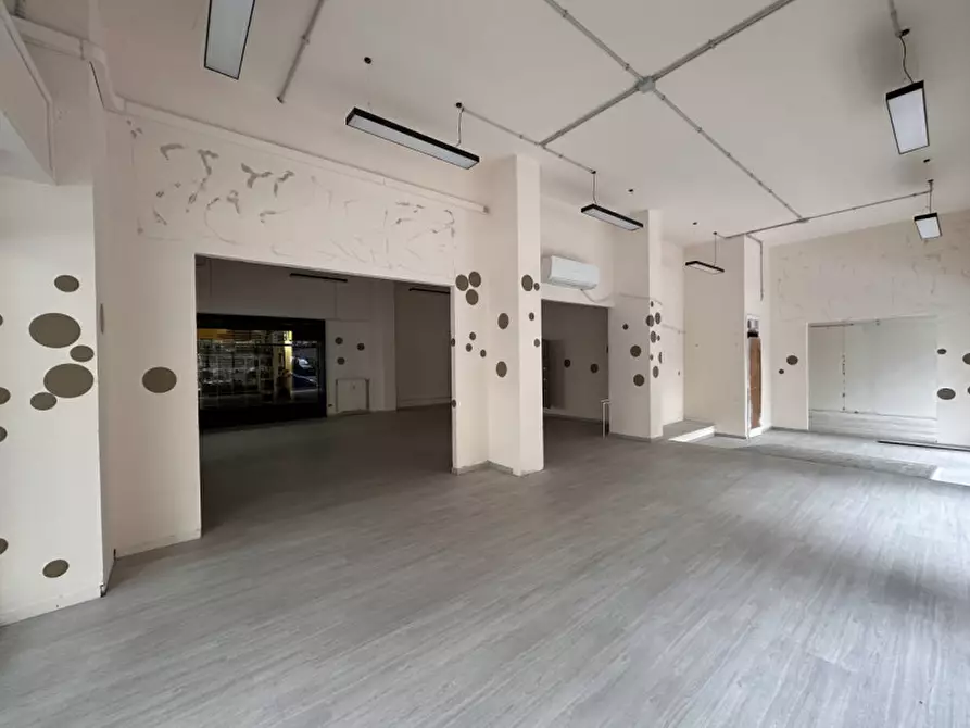 Immagine 4 di Negozio in vendita  in Via Armellini a Terni