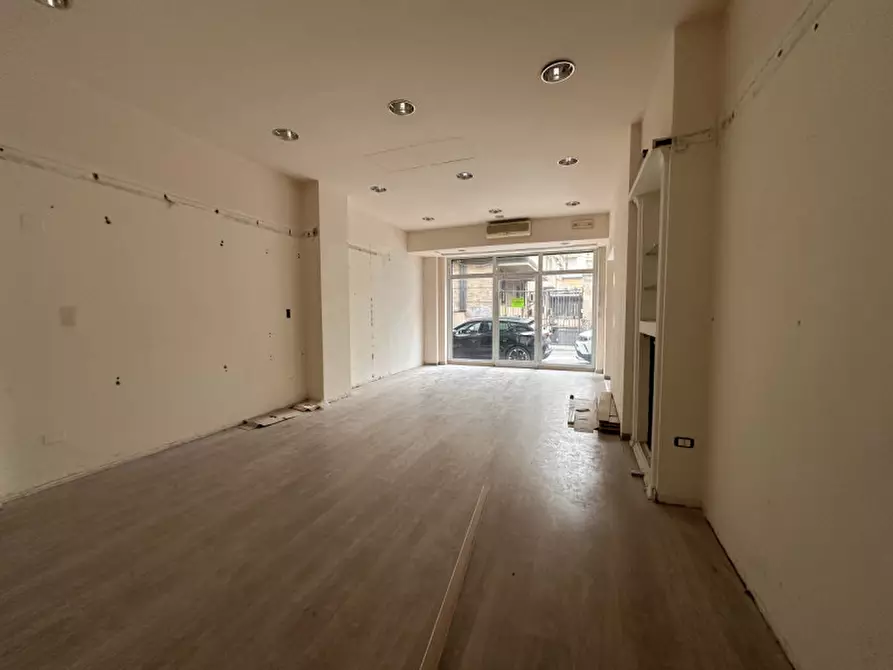 Immagine 5 di Negozio in vendita  in Via Armellini a Terni