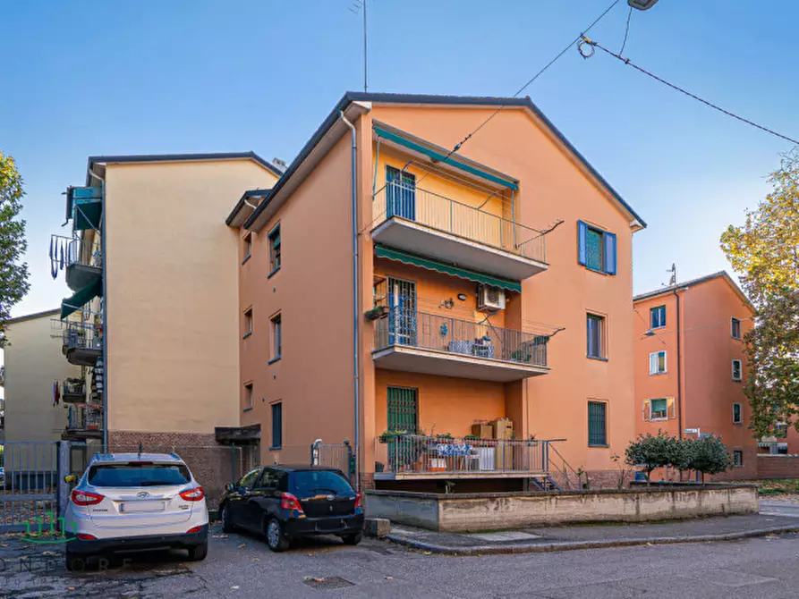 Immagine 2 di Appartamento in vendita  in Via Pieve di Cadore a Bologna