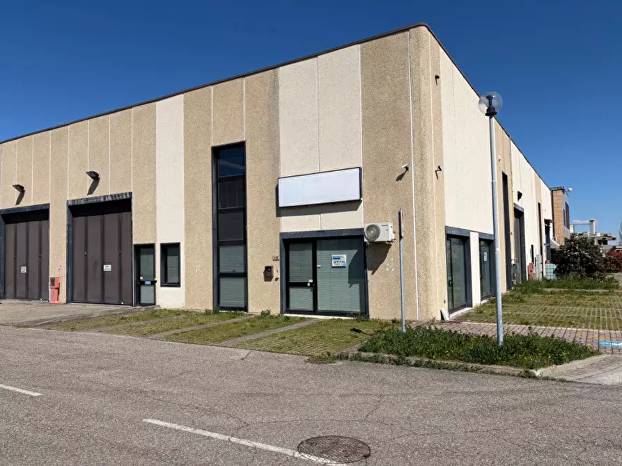 Immagine 2 di Capannone industriale in affitto  in Via Statale a Casalgrande