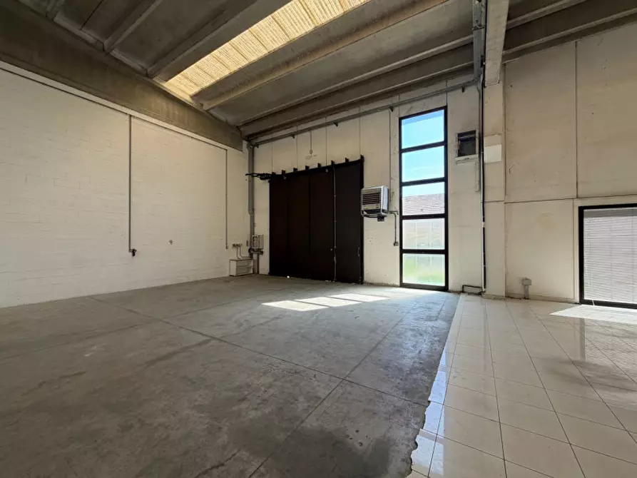 Immagine 6 di Capannone industriale in affitto  in Via Statale a Casalgrande