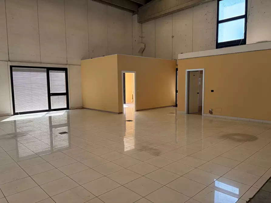 Immagine 7 di Capannone industriale in affitto  in Via Statale a Casalgrande