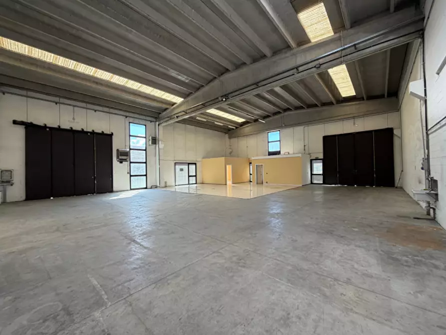 Immagine 11 di Capannone industriale in affitto  in Via Statale a Casalgrande