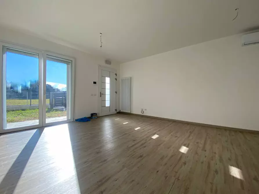 Immagine 2 di Villetta a schiera in vendita  in Via Pino da Zara a Carbonera