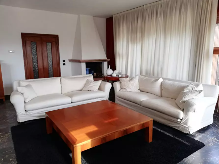 Immagine 2 di Villa in vendita  in Via Salute a Rossano Veneto