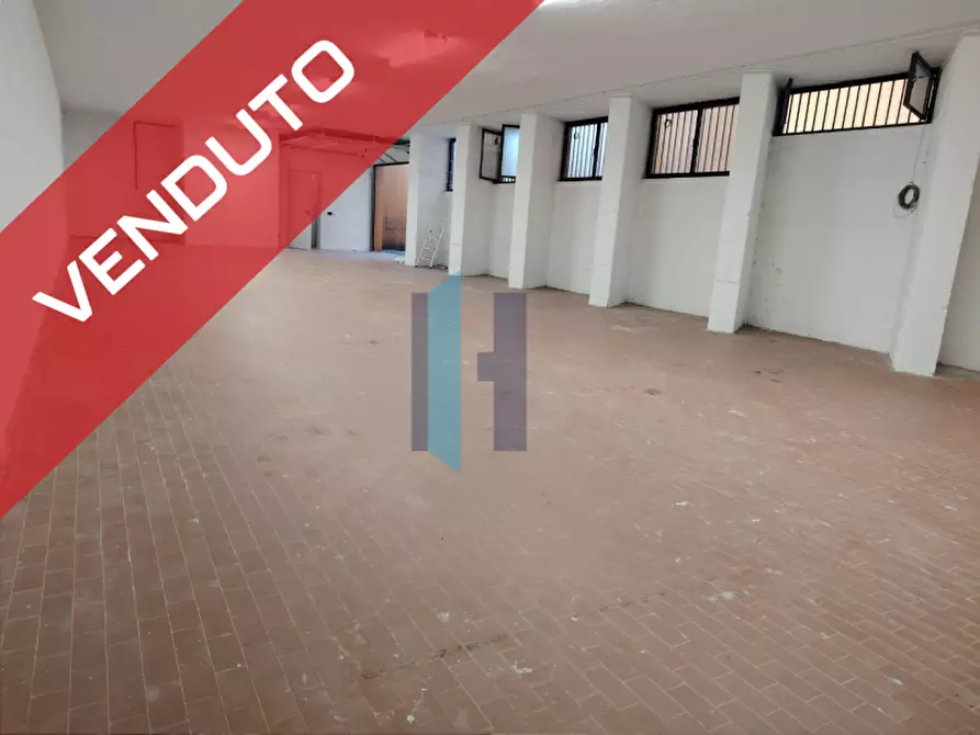 Immagine 1 di Magazzino in vendita  a Berlingo