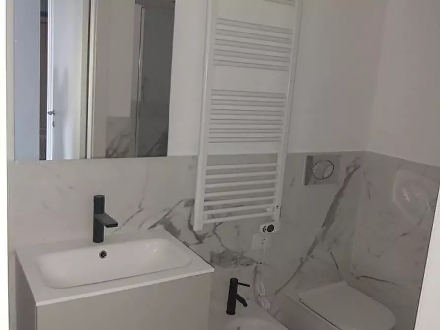 Immagine 3 di Appartamento in vendita  in VIA MUZIO ATTENDOLO DETTO SFORZA, 11 a Milano