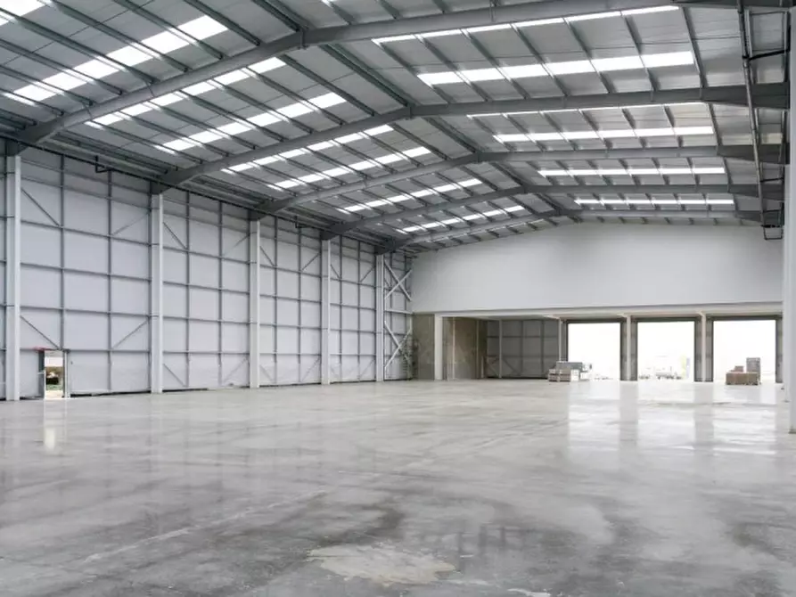 Immagine 1 di Magazzino in affitto  in Via Augusto Righi a Verona