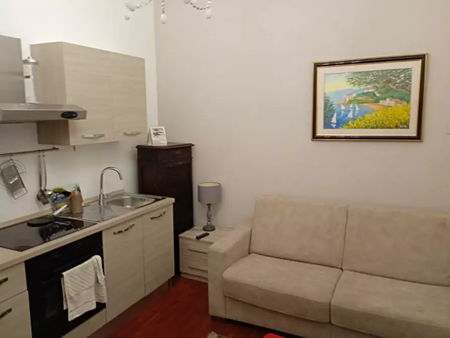 Immagine 29 di Appartamento in affitto  in via michelangelo schipa 63 a Napoli