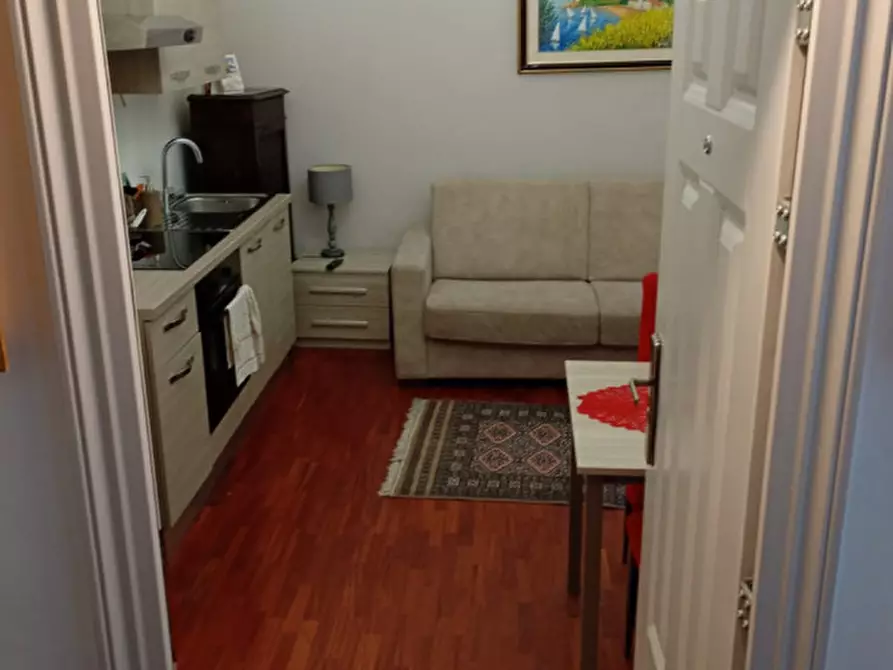 Immagine 36 di Appartamento in affitto  in via michelangelo schipa 63 a Napoli