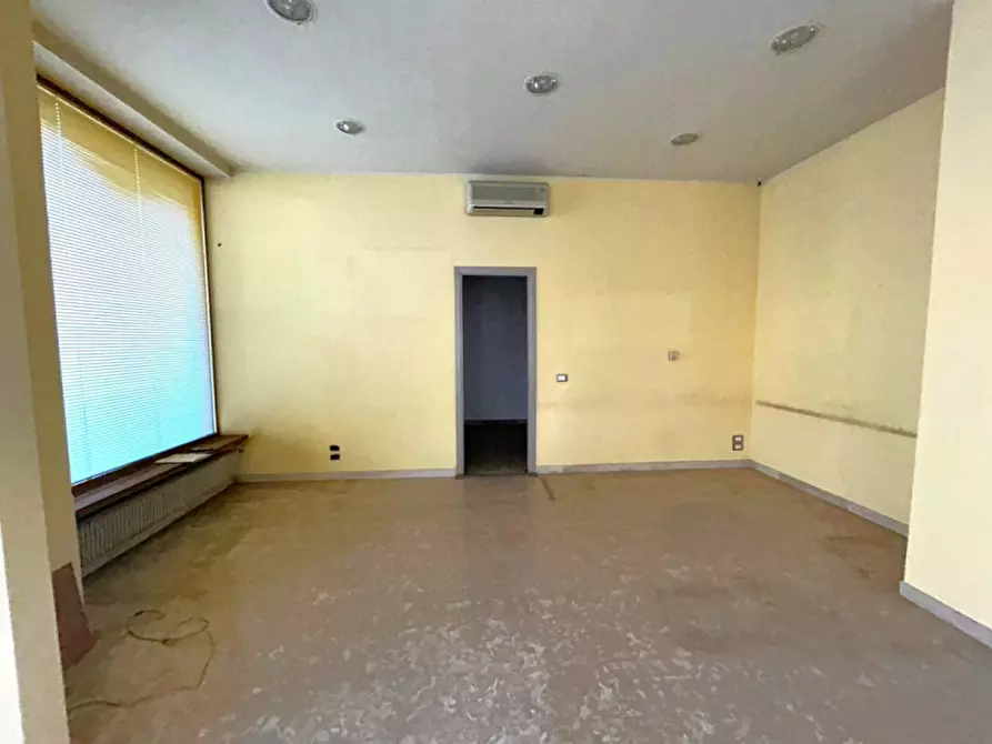 Immagine 3 di Negozio in affitto  in Viale Battaglione Framarin a Vicenza