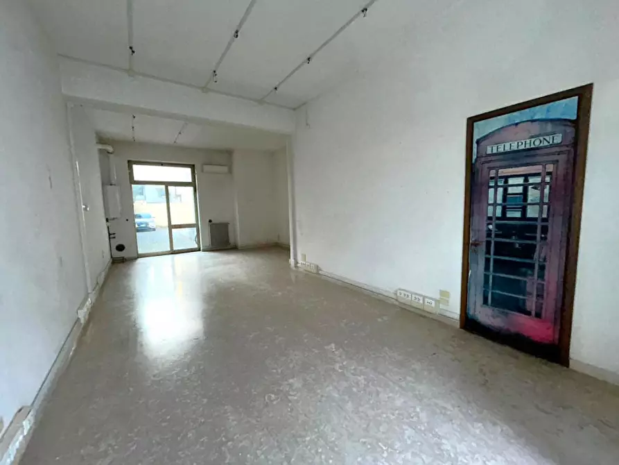 Immagine 1 di Negozio in affitto  in Viale Battaglione Framarin a Vicenza