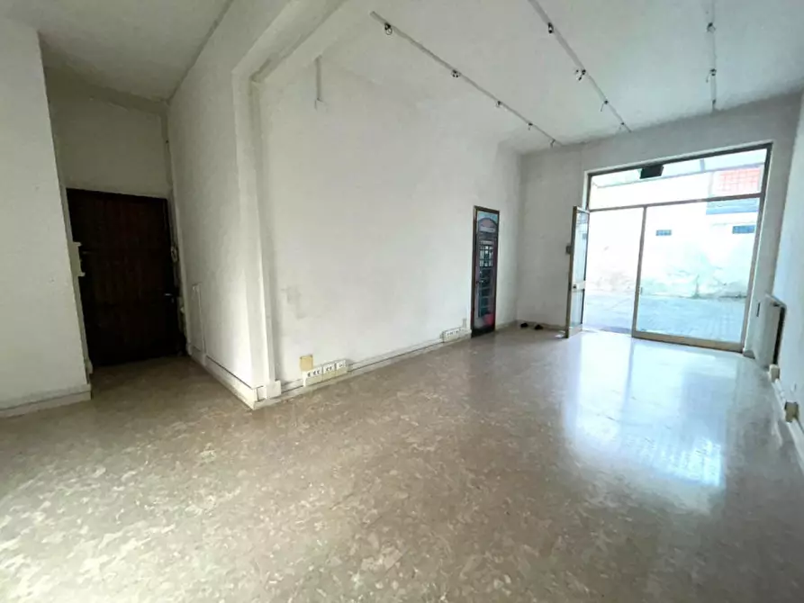 Immagine 2 di Negozio in affitto  in Viale Battaglione Framarin a Vicenza