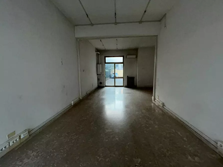 Immagine 5 di Negozio in affitto  in Viale Battaglione Framarin a Vicenza
