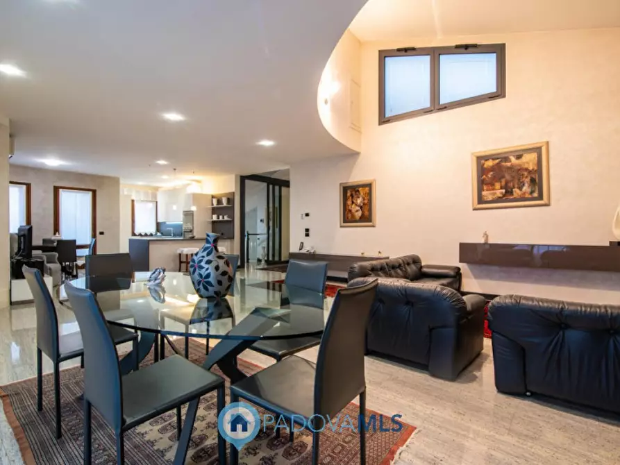 Immagine 1 di Villa in vendita  in Via Gabriele D'Annunzio a Masera' Di Padova