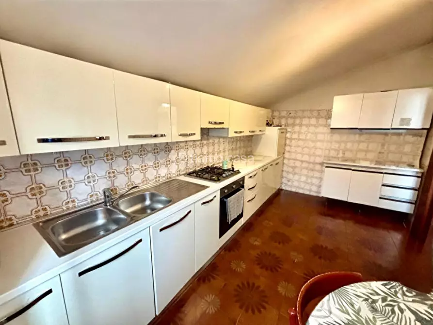 Immagine 3 di Villa in vendita  in Via Mario Tronci a Vaiano