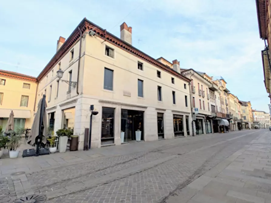 Immagine 1 di Appartamento in vendita  in Thiene Via Corso Garibaldi 36 a Thiene