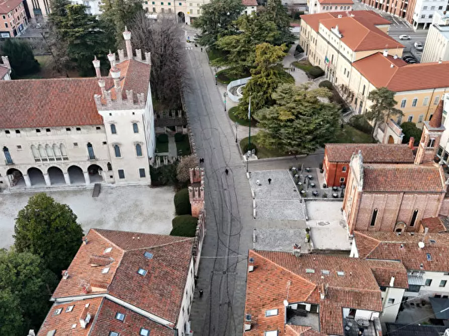 Immagine 4 di Appartamento in vendita  in Thiene Via Corso Garibaldi 36 a Thiene