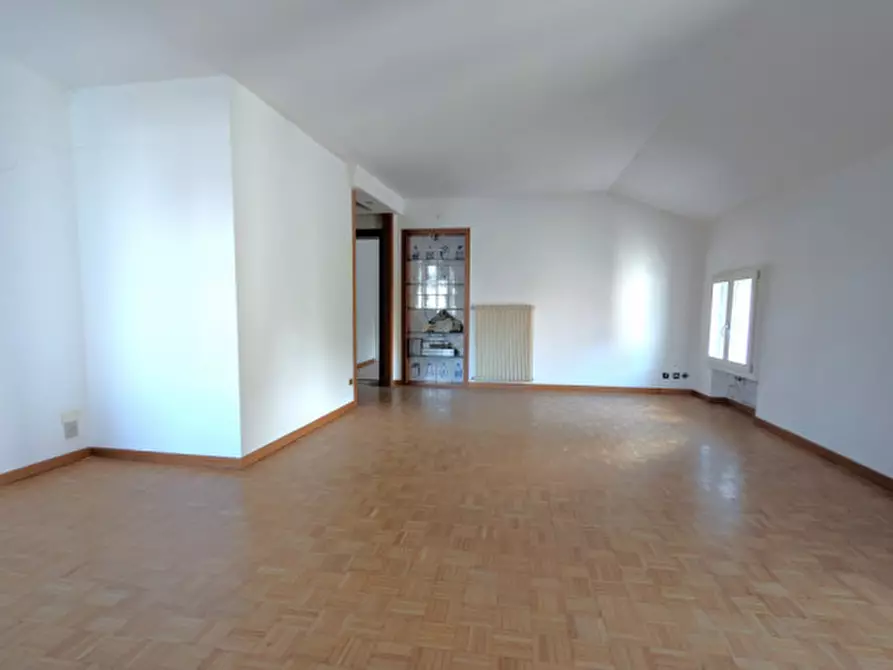 Immagine 10 di Appartamento in vendita  in Thiene Via Corso Garibaldi 36 a Thiene