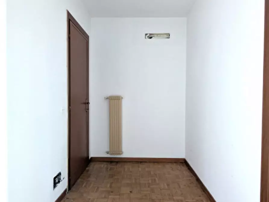 Immagine 13 di Appartamento in vendita  in Thiene Via Corso Garibaldi 36 a Thiene