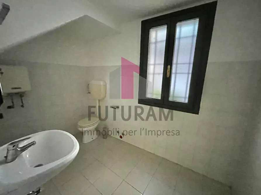 Immagine 11 di Negozio in affitto  in Via Divisione Julia 3 a Montegalda