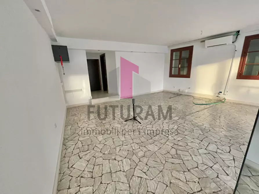 Immagine 13 di Negozio in affitto  in Via Divisione Julia 3 a Montegalda