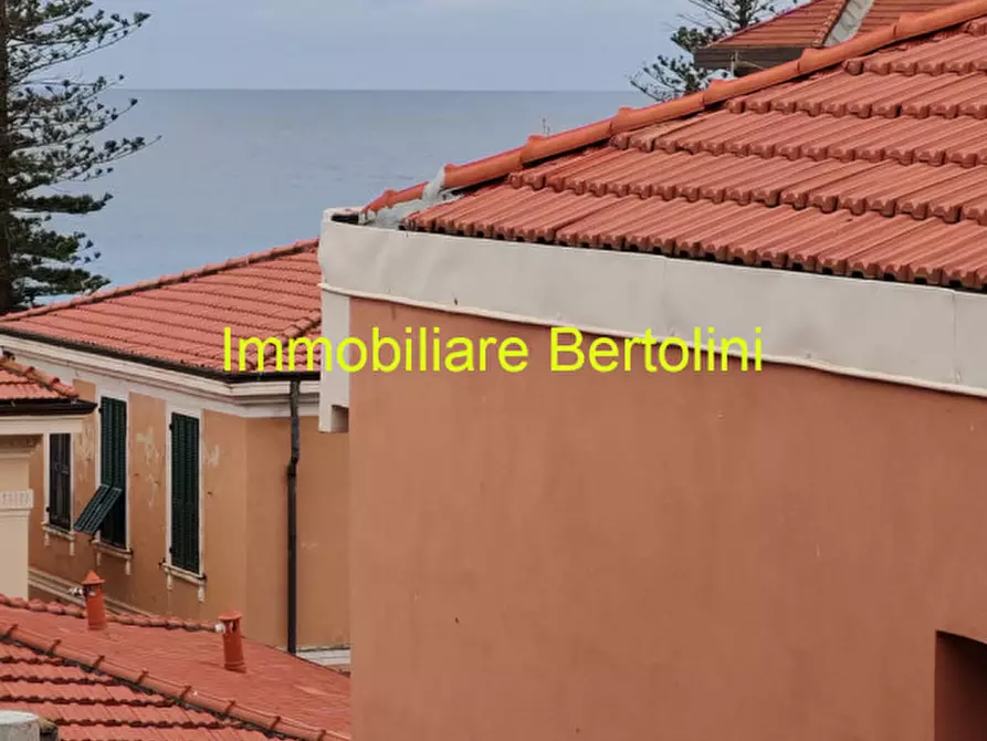 Immagine 1 di Appartamento in vendita  in Via Della Libertà a Bordighera
