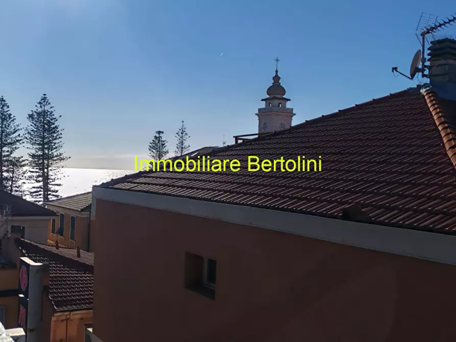 Immagine 10 di Appartamento in vendita  in Via Della Libertà a Bordighera