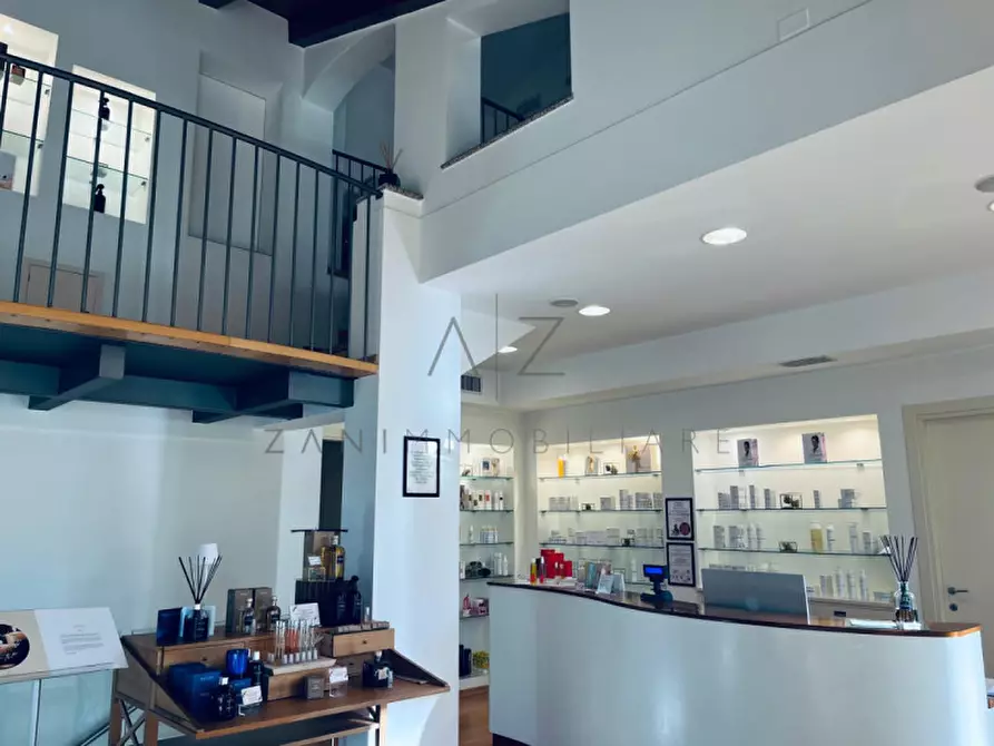 Immagine 1 di Attività commerciale in vendita  in Via Pasubio a Rosà