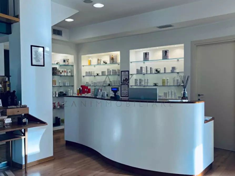 Immagine 3 di Attività commerciale in vendita  in Via Pasubio a Rosà