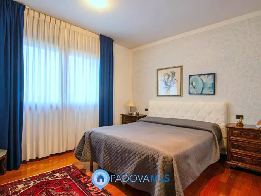 Immagine 10 di Villa in vendita  in Via Gabriele D'Annunzio a Due Carrare