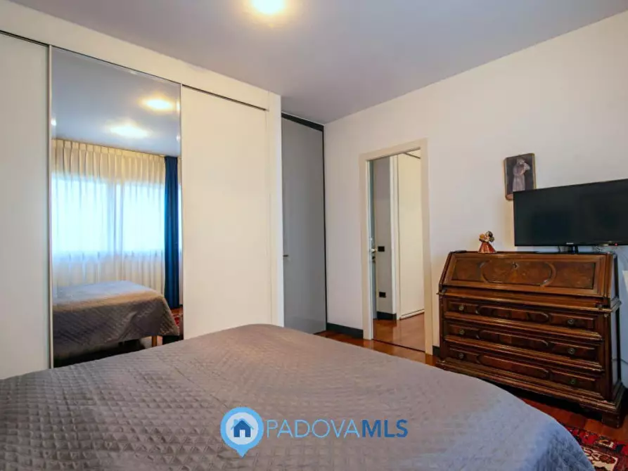 Immagine 11 di Villa in vendita  in Via Gabriele D'Annunzio a Due Carrare