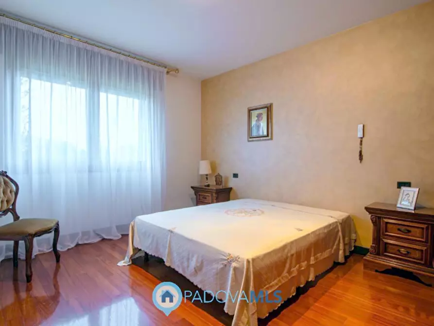 Immagine 14 di Villa in vendita  in Via Gabriele D'Annunzio a Due Carrare