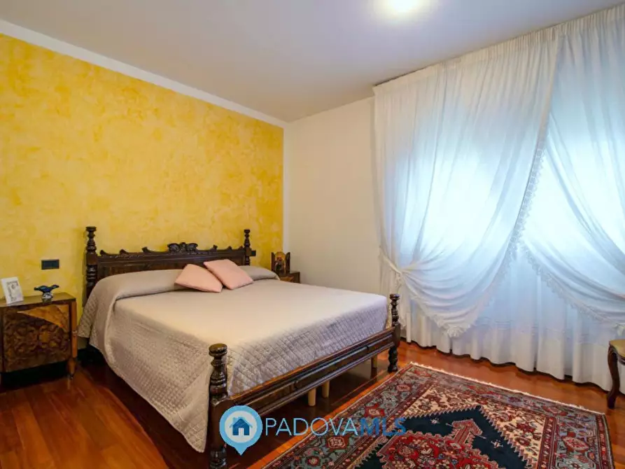 Immagine 15 di Villa in vendita  in Via Gabriele D'Annunzio a Due Carrare