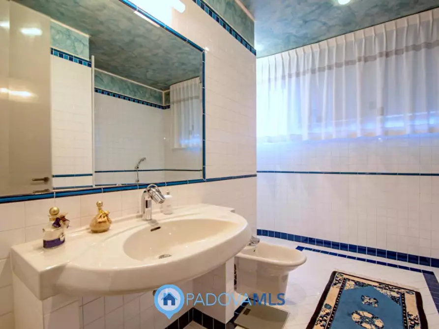 Immagine 21 di Villa in vendita  in Via Gabriele D'Annunzio a Due Carrare