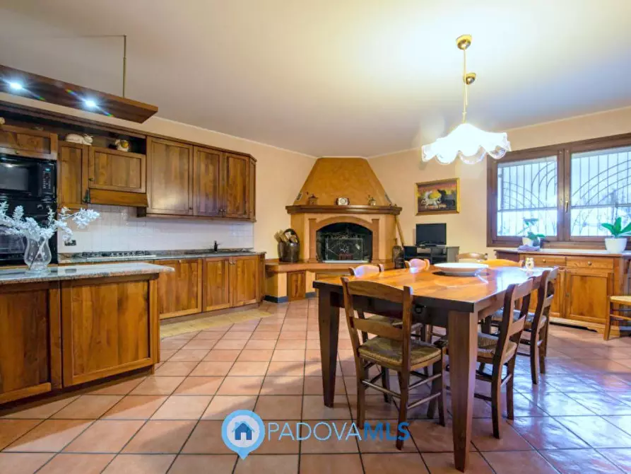 Immagine 23 di Villa in vendita  in Via Gabriele D'Annunzio a Due Carrare