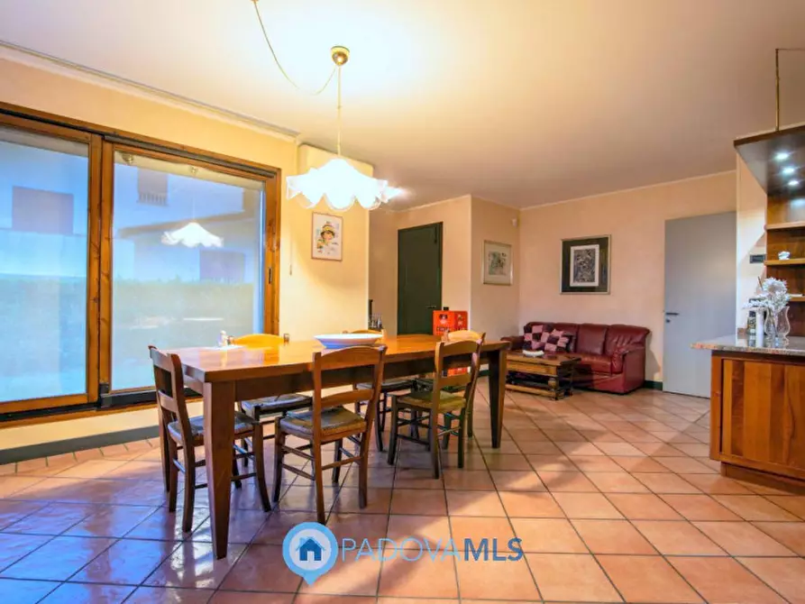 Immagine 26 di Villa in vendita  in Via Gabriele D'Annunzio a Due Carrare